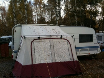 Hobby Excellent Easy 560UF, 4 berth, (2002)