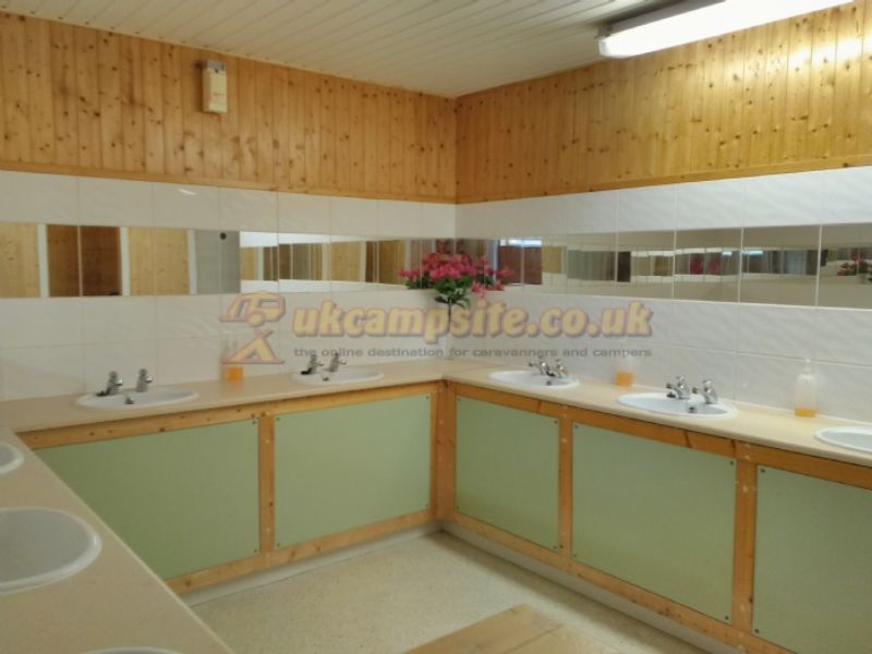 Auchnahillin Holiday ( Caravan And Camping ) Park