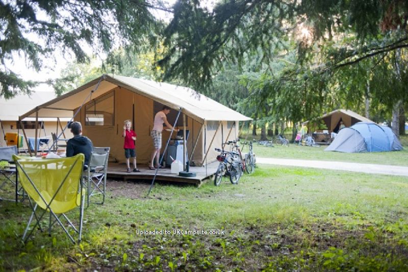 Huttopia Les Chateaux