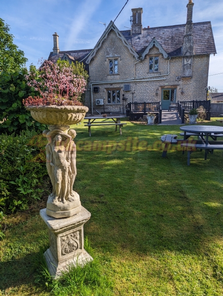 The Duke Hotel Caravan And Campsite