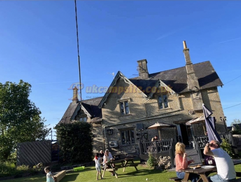 The Duke Hotel Caravan And Campsite