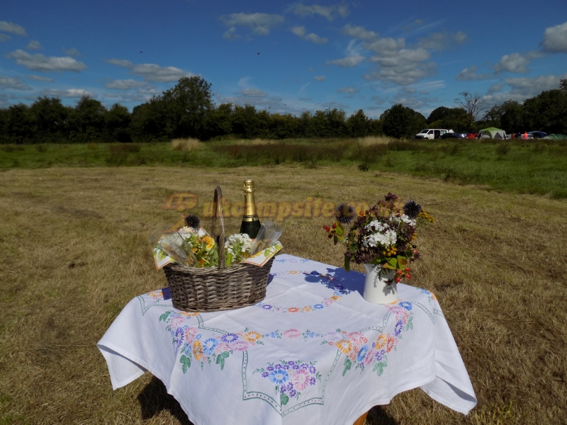 Crosslanes Campsite