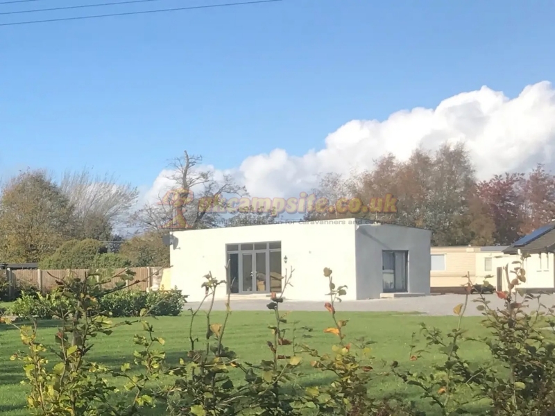 Stonepark Lodge Caravan Camping And Accomodation