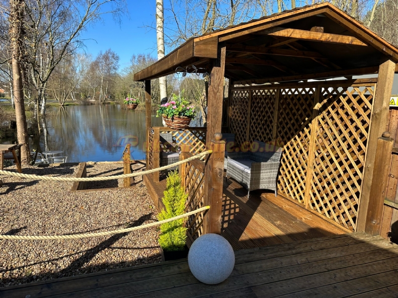 Oasis Lakes And Holidays Caravan Site