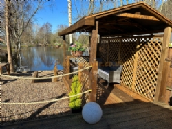 Oasis Lakes And Holidays Caravan Site