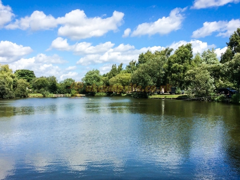 Oasis Lakes And Holidays Caravan Site