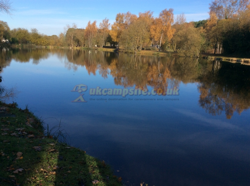 Oasis Lakes And Holidays Caravan Site