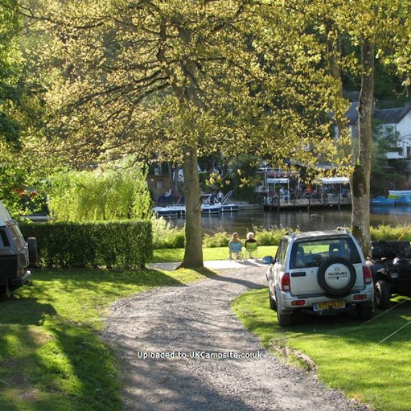 Camping Les Rochers Des Parcs