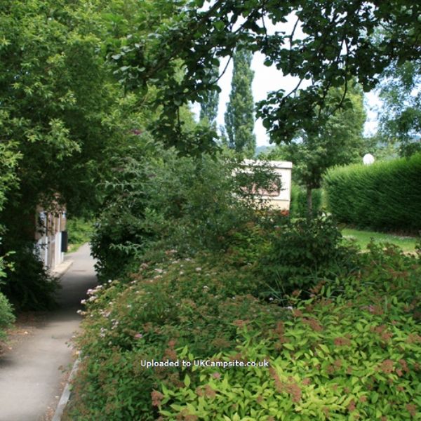 Camping Les Rochers Des Parcs