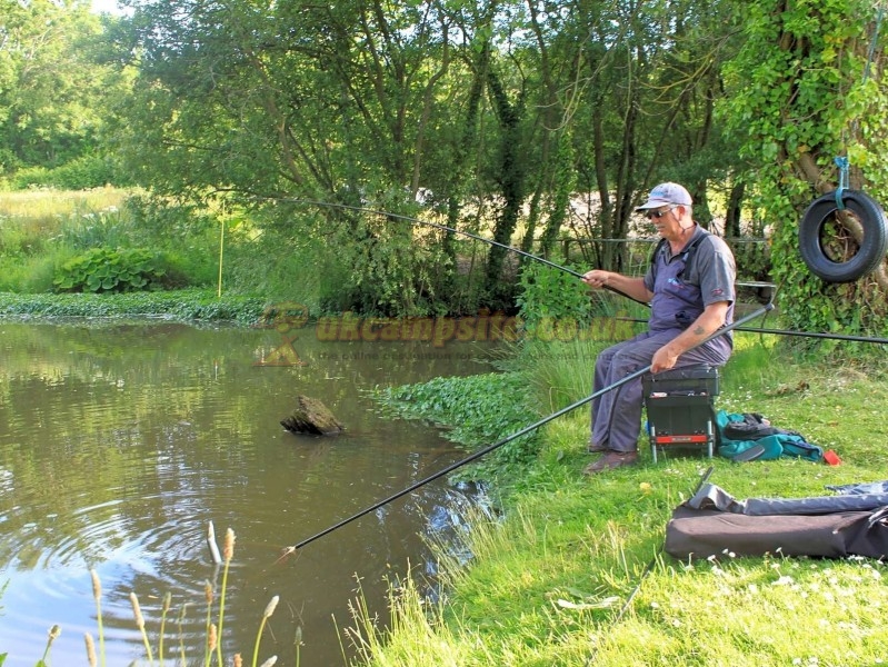 Hunters Lodge Caravan And Camping Site