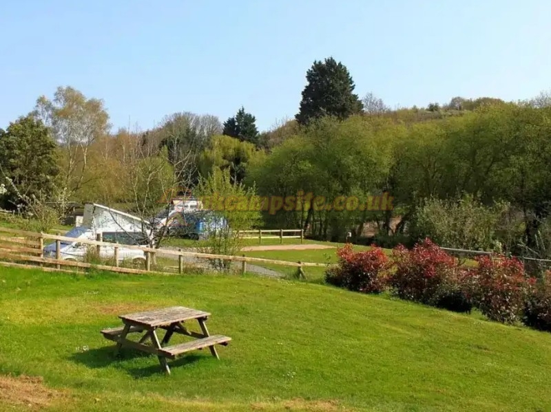 Hunters Lodge Caravan And Camping Site