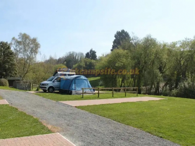 Hunters Lodge Caravan And Camping Site