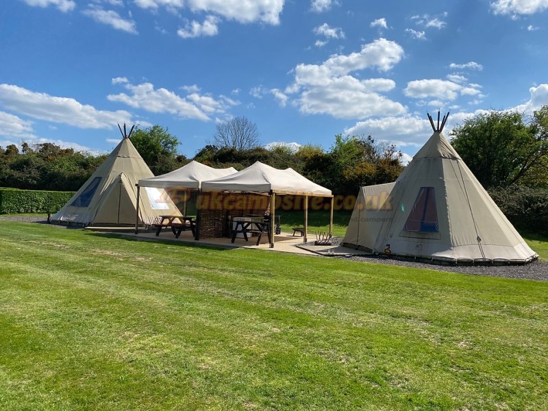 Paultons Campsite And Glamping