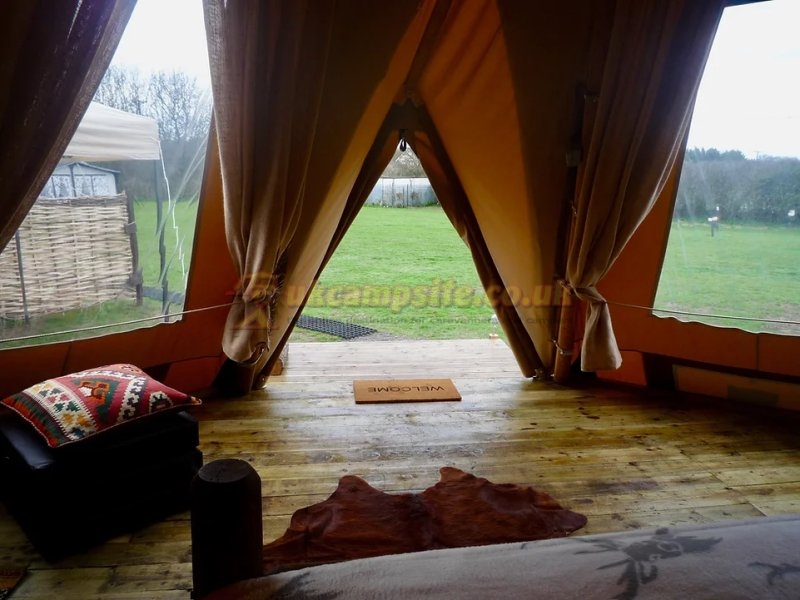 Paultons Campsite And Glamping