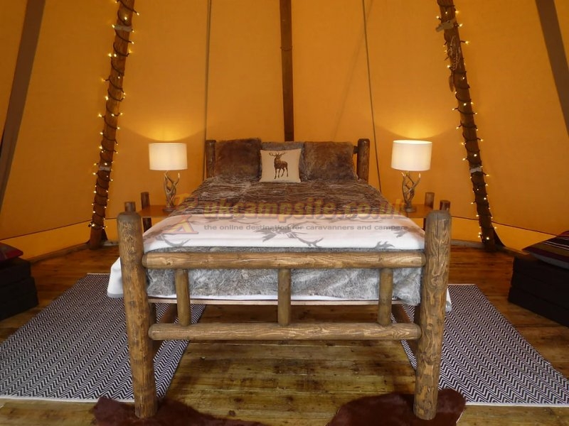 Paultons Campsite And Glamping
