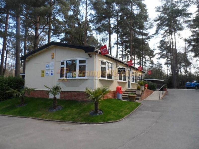 California Chalet And Touring Park