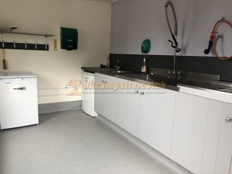 Deanwood Holidays Caravan And Camp Site