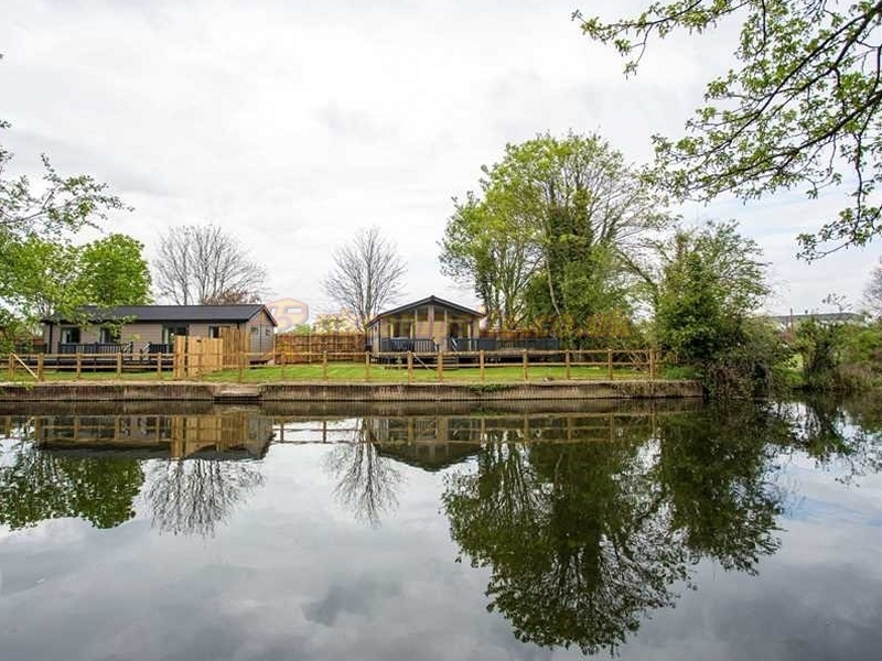 Lee Valley Caravan Park Dobbs Weir