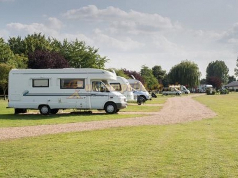 Lee Valley Caravan Park Dobbs Weir