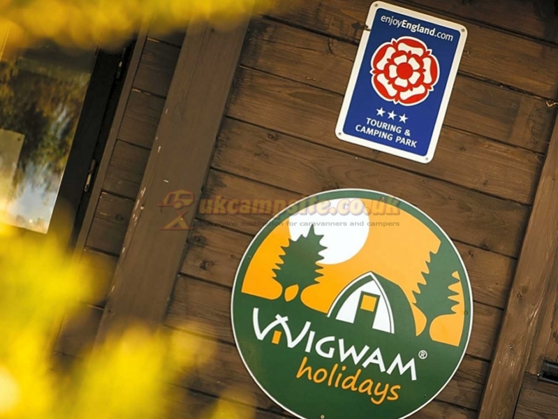 Lee Valley Caravan Park Dobbs Weir