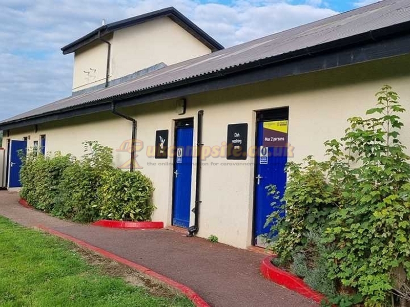 Lee Valley Caravan Park Dobbs Weir