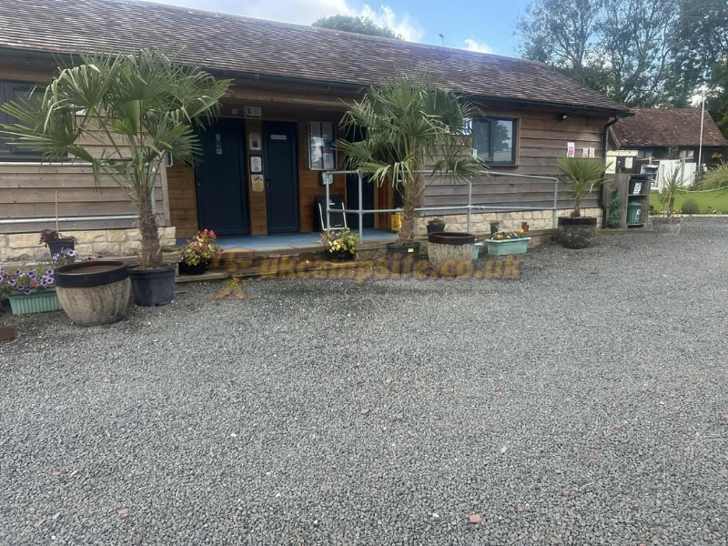 Walnut Cottage Holiday And Caravan Park