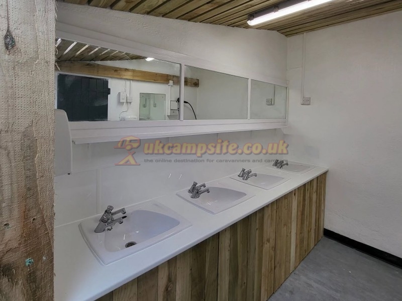 Cambrose Camping And Touring Park