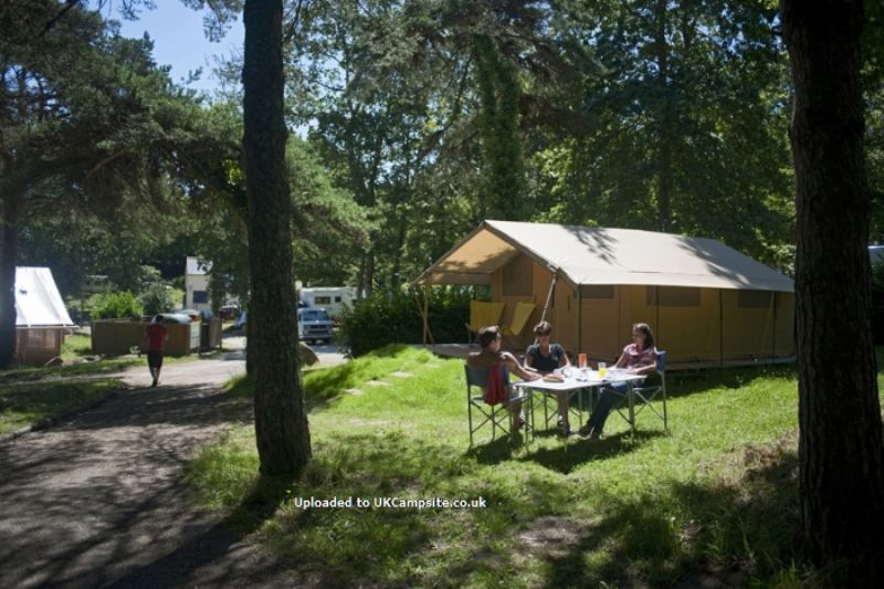 Huttopia Divonne Les Bains