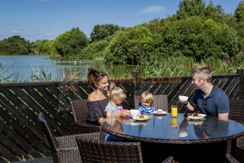 Chichester Lakeside Holiday Park (PHolsUK)