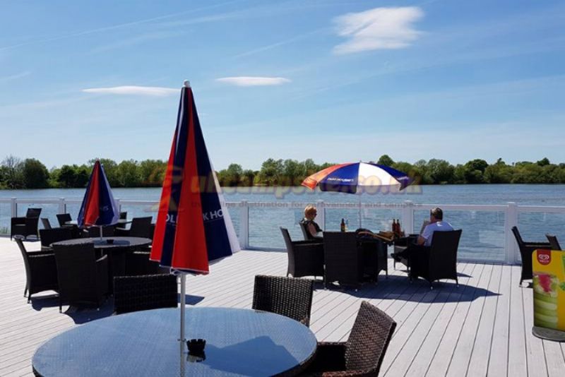 Chichester Lakeside Holiday Park (PHolsUK)