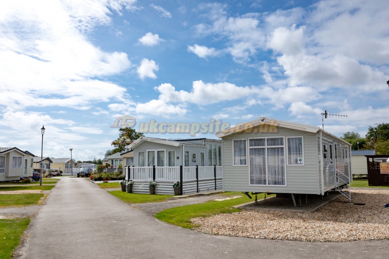 Chichester Lakeside Holiday Park (PHolsUK)