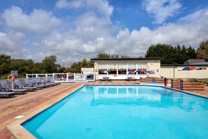 Chichester Lakeside Holiday Park (PHolsUK)