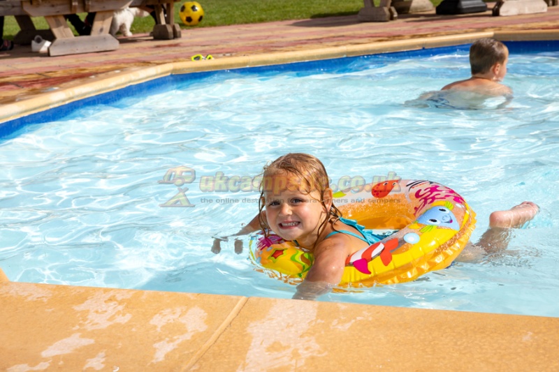 Chichester Lakeside Holiday Park (PHolsUK)