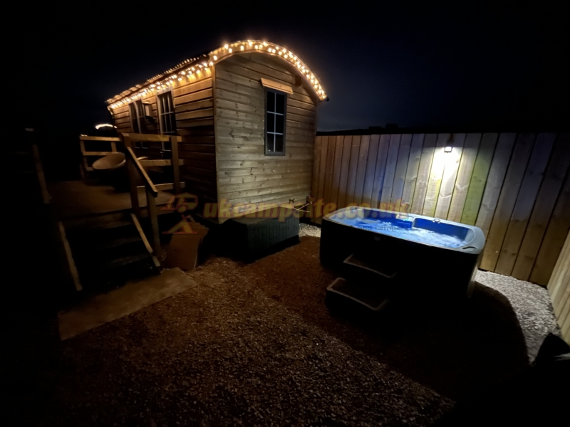 Breaks Fold Farm Campsite And Glamping