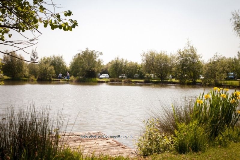 Roland House Farm And Lakes