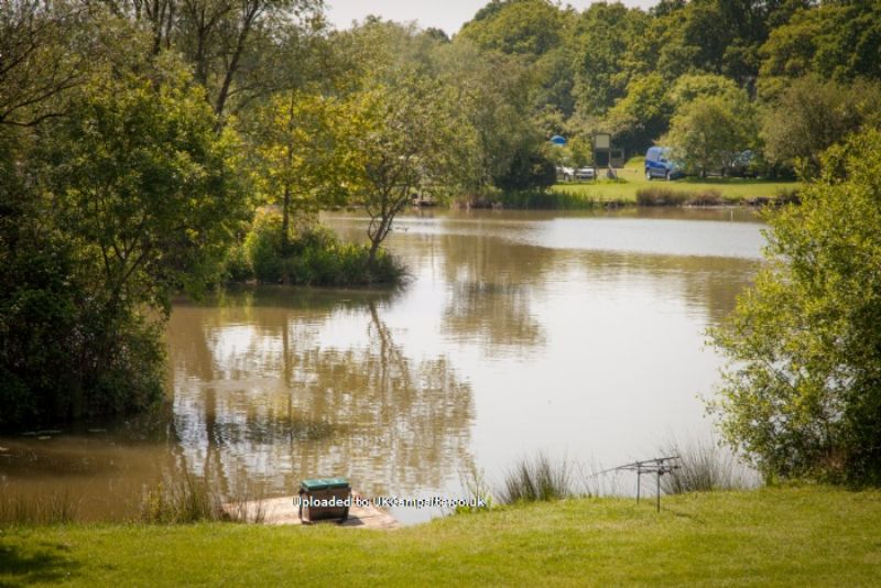 Roland House Farm And Lakes