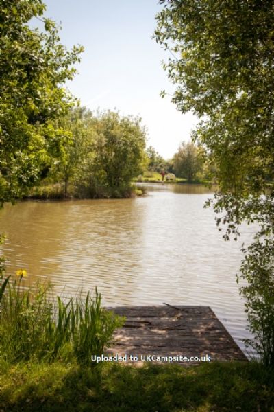 Roland House Farm And Lakes