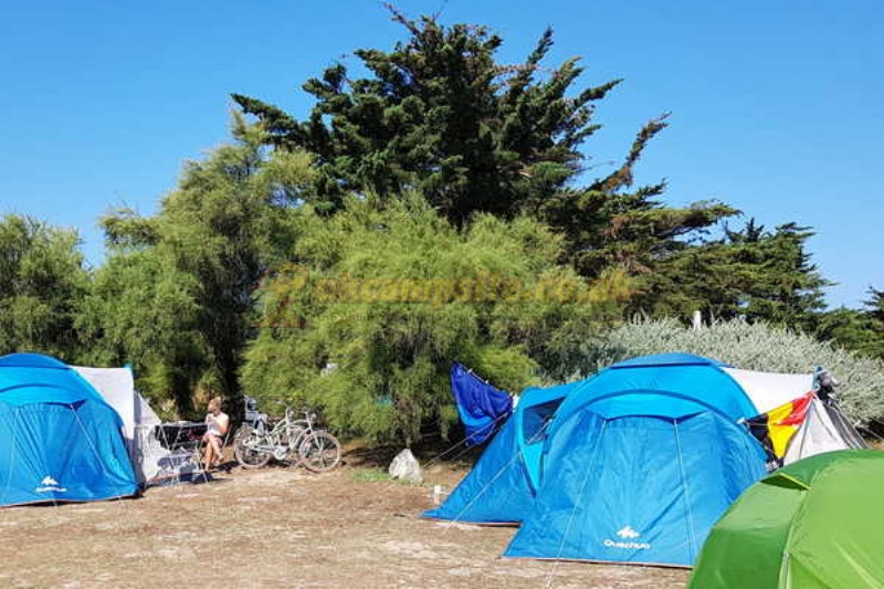 Camping La Combe A L Eau