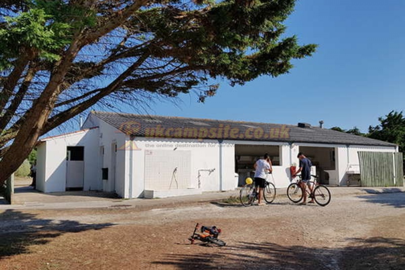 Camping La Combe A L Eau