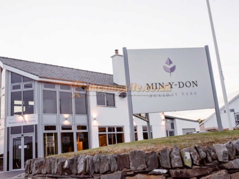 Min Y Don Holiday Home And Touring Park