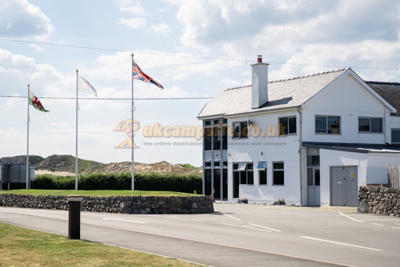 Min Y Don Holiday Home And Touring Park