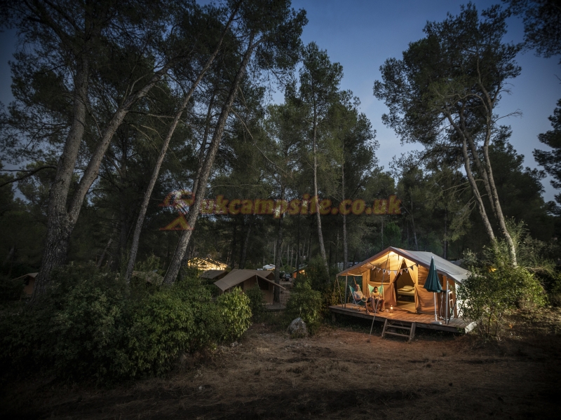 Camping Huttopia Fontvieille