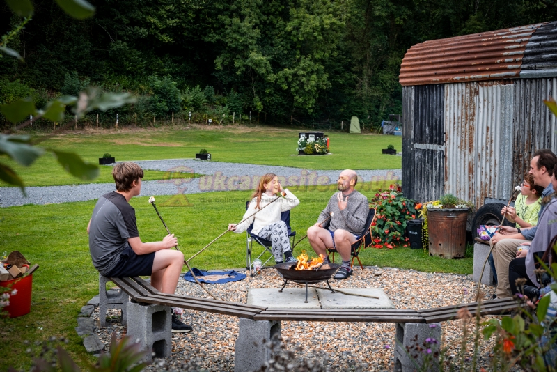 Dolau Afon Camping