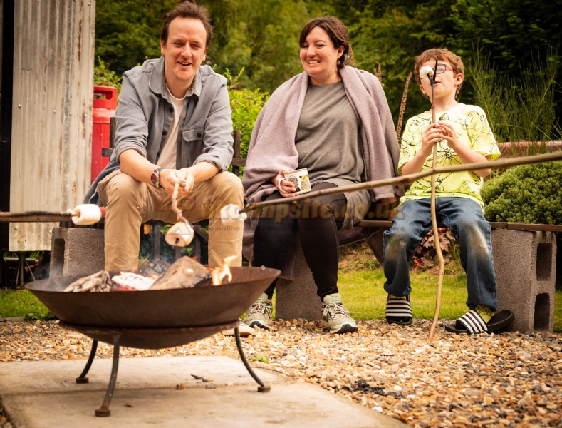 Dolau Afon Camping
