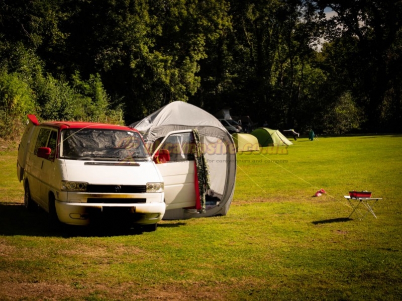 Dolau Afon Camping