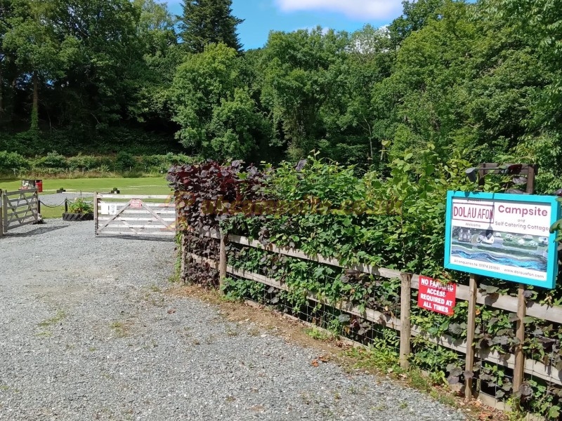 Dolau Afon Camping