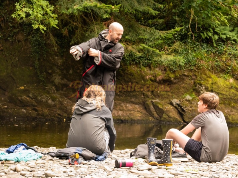 Dolau Afon Camping