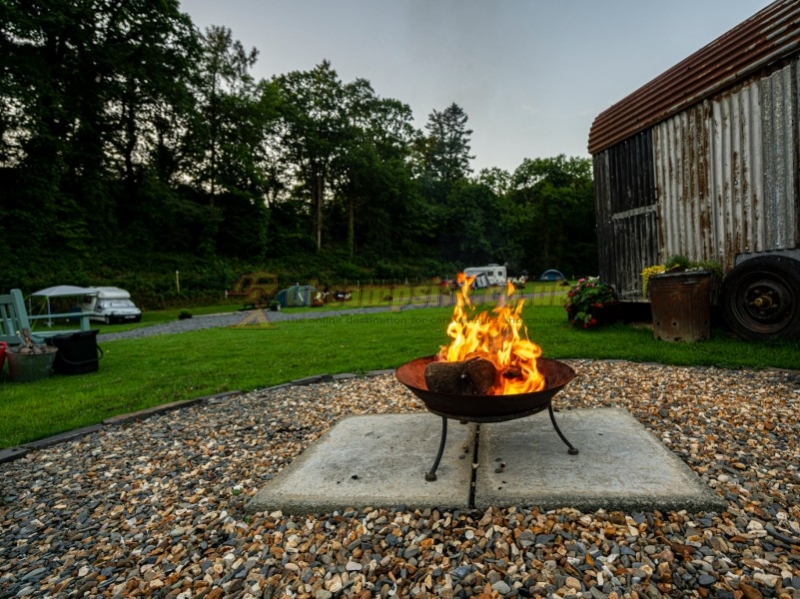 Dolau Afon Camping