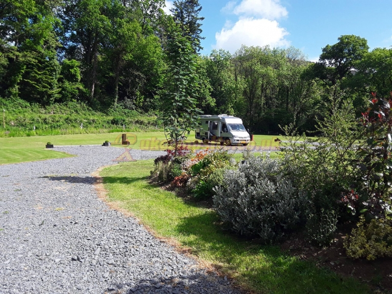 Dolau Afon Camping
