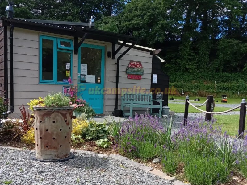 Dolau Afon Camping